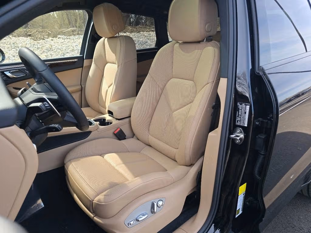 2026 Porsche Macan T - Photo 36