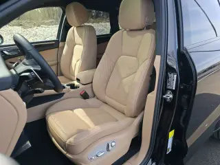 2026 Porsche Macan T - Photo 37