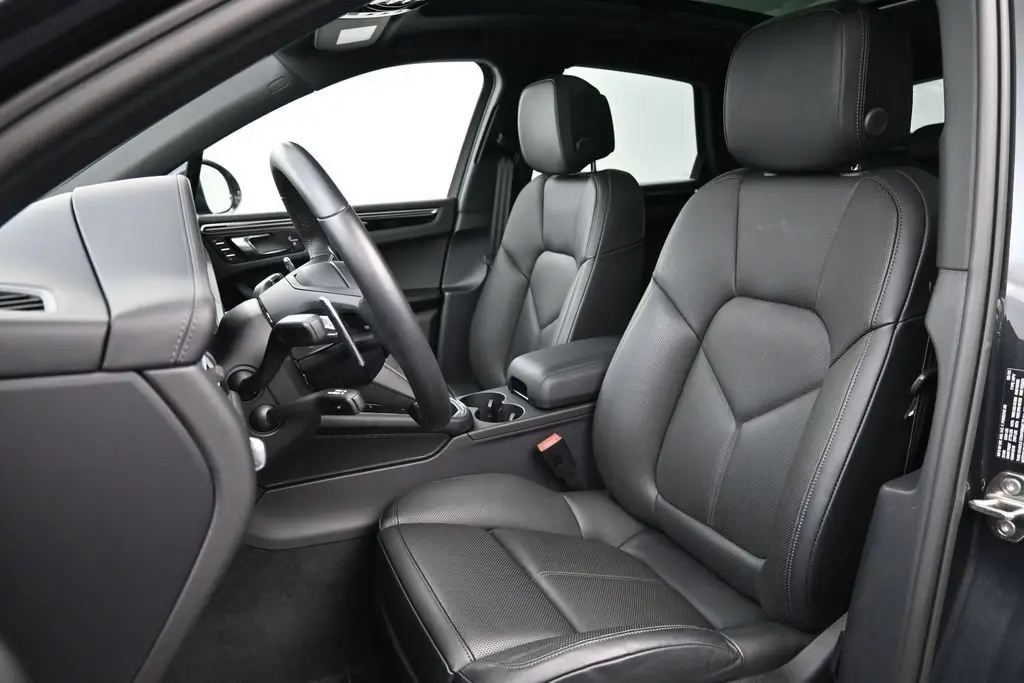 2025 Porsche Macan T - Photo 40