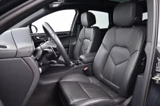 2025 Porsche Macan T - Photo 33