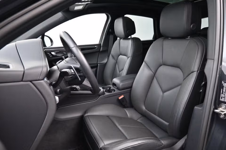 2025 Porsche Macan T - Photo 35