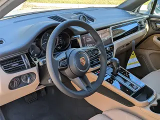 2026 Porsche Macan T - Photo 29