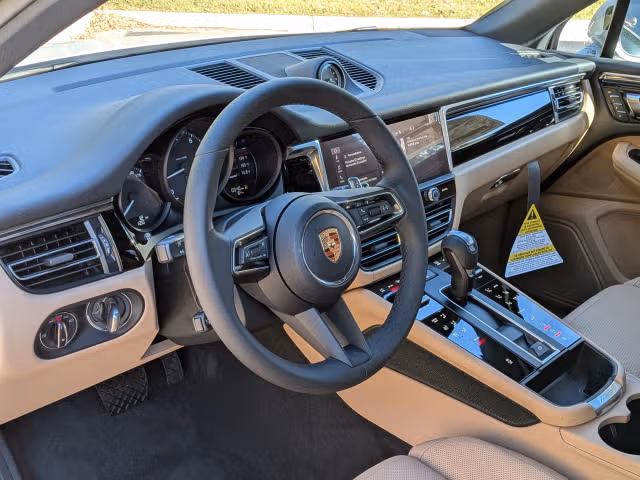 2026 Porsche Macan T - Photo 26