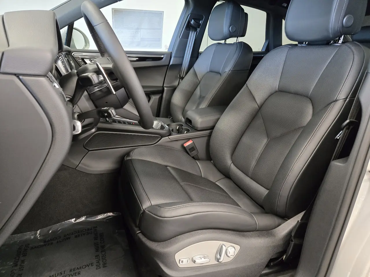 2025 Porsche Macan - Photo 40