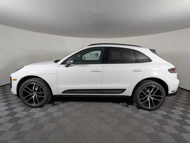 2026 Porsche Macan T - Photo 14