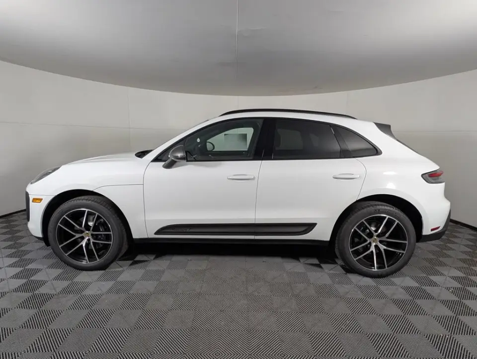 2026 Porsche Macan T - Photo 15