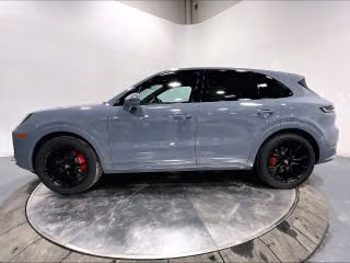 2026 Porsche Cayenne S - Photo 9