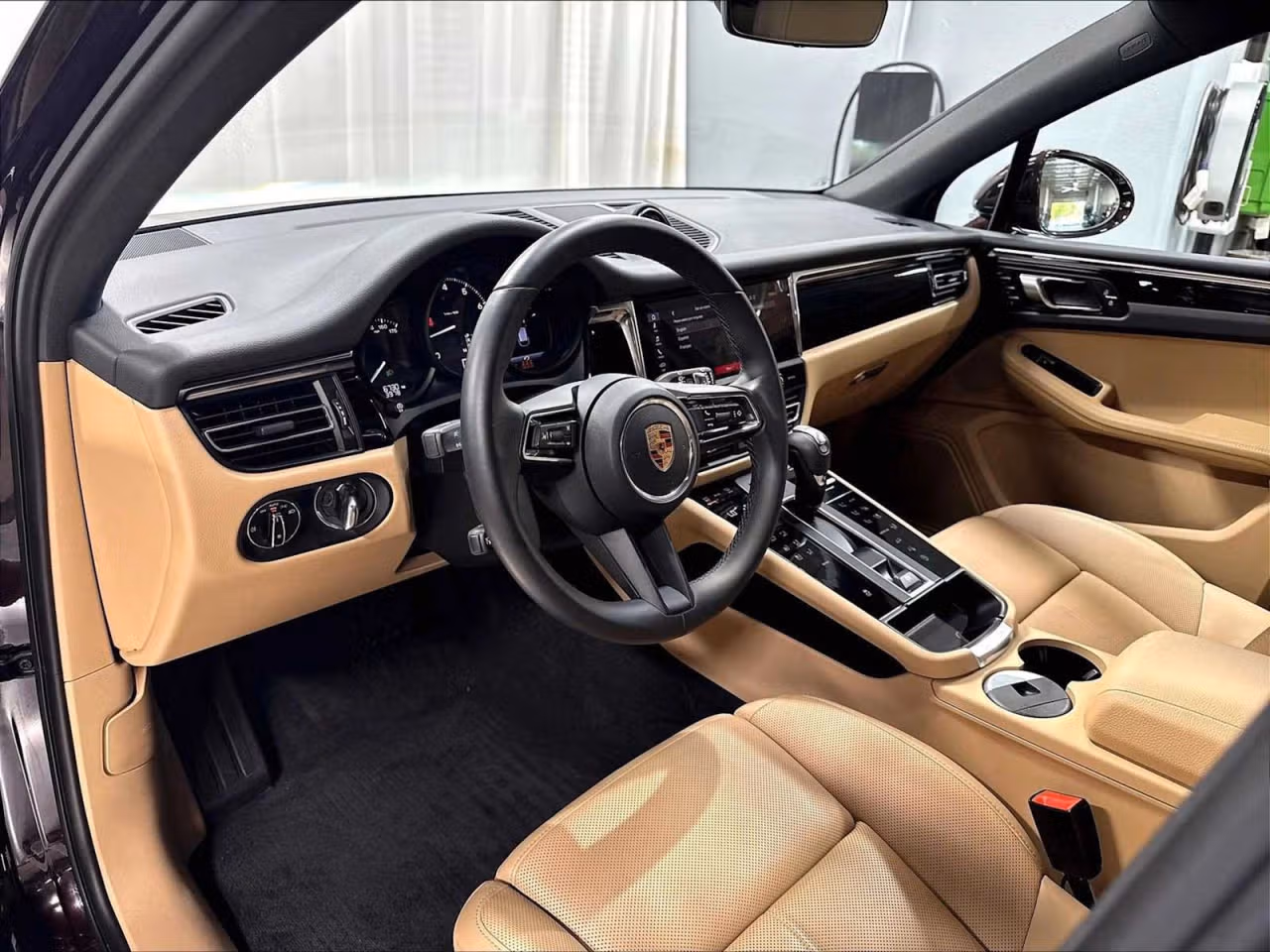 2026 Porsche Macan T - Photo 28