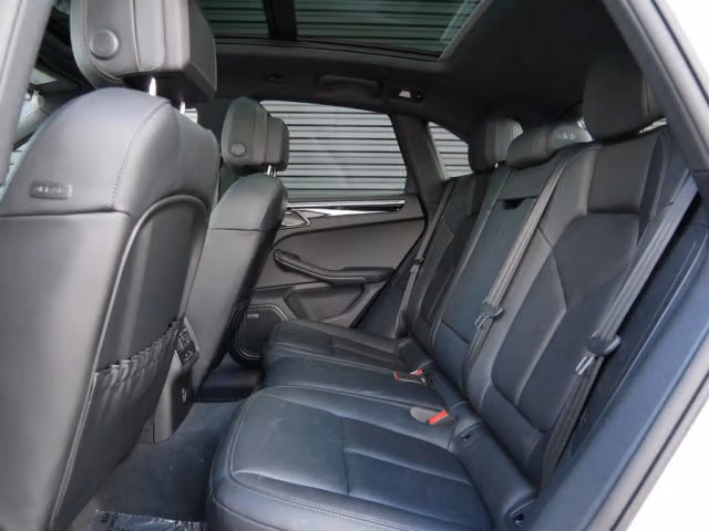 2025 Porsche Macan T - Photo 34