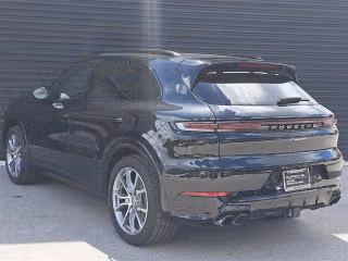 2025 Porsche Cayenne Base - Photo 17