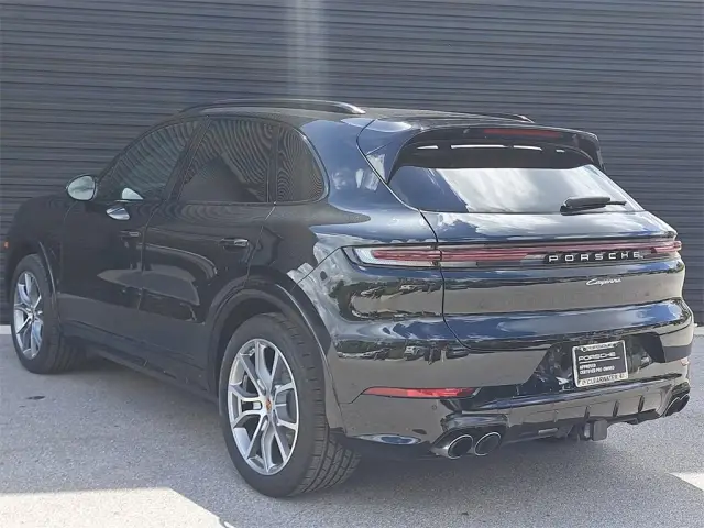 2025 Porsche Cayenne Base - Photo 22