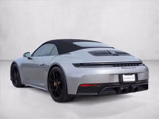 2026 Porsche 911 GTS - Photo 17