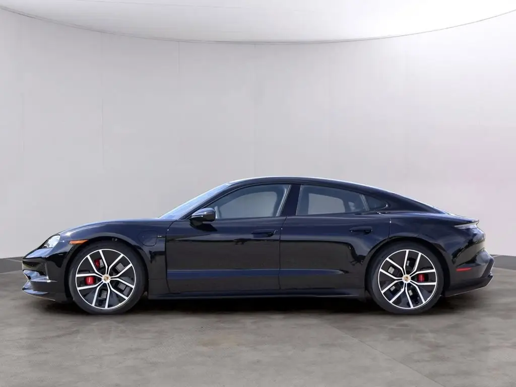 2025 Porsche Taycan GTS - Photo 16