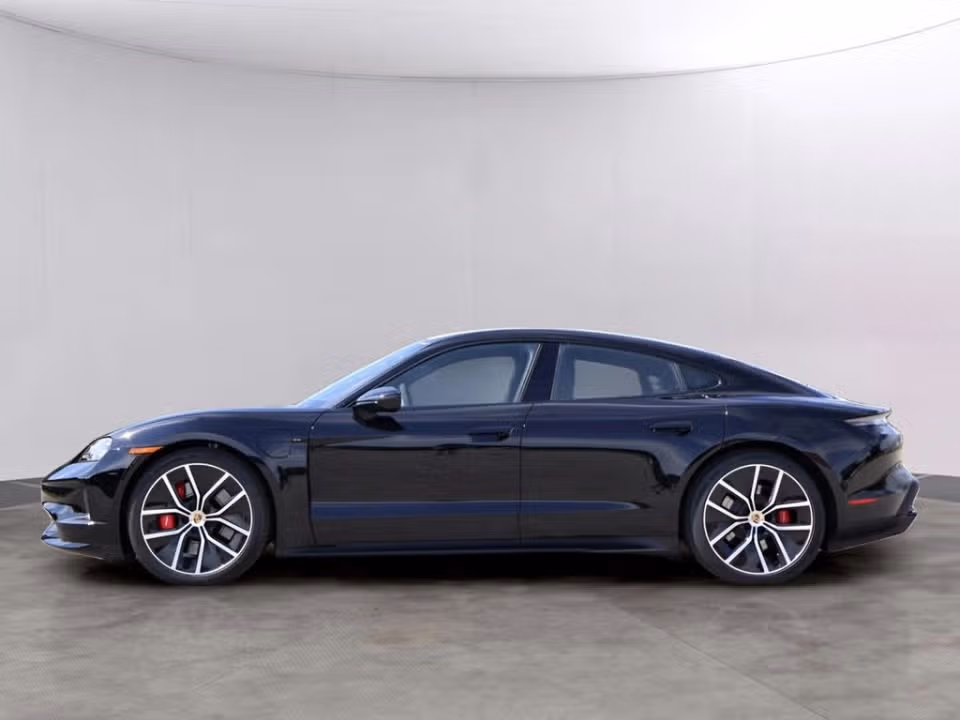 2025 Porsche Taycan GTS - Photo 11