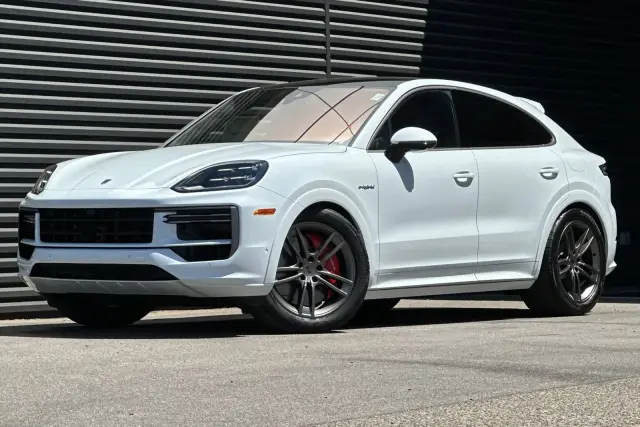 2025 Porsche Cayenne Coup Turbo E-Hybrid - Photo 6