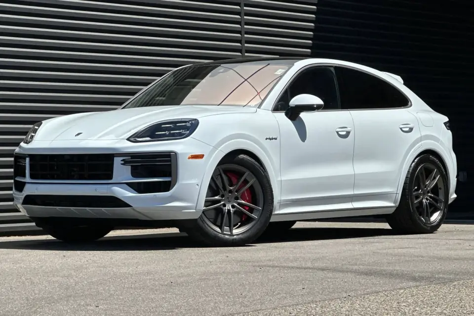 2025 Porsche Cayenne Coup Turbo E-Hybrid - Photo 7
