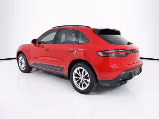 2025 Porsche Macan T - Photo 17