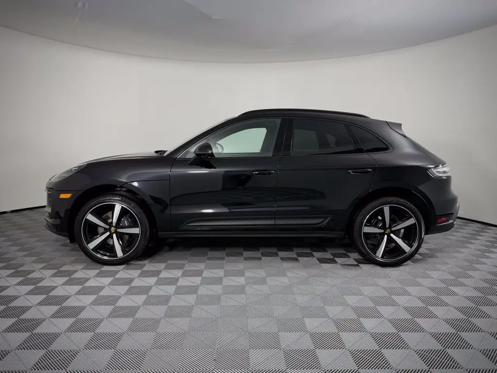 2026 Porsche Macan T - Photo 16