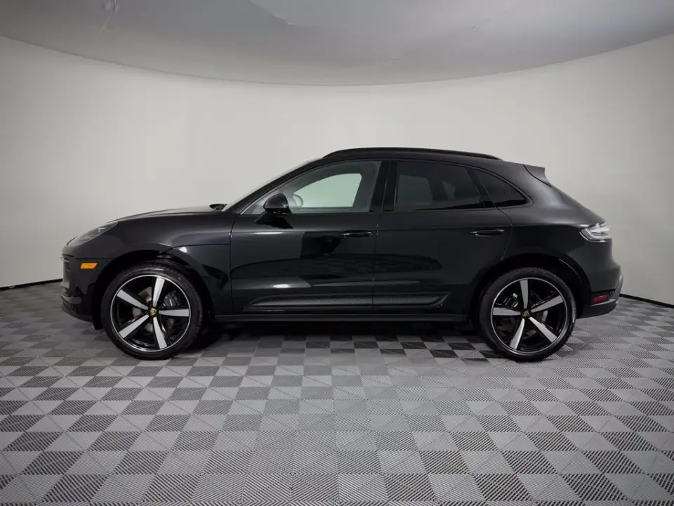 2026 Porsche Macan T - Photo 15