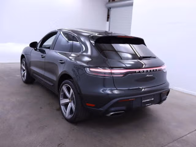 2025 Porsche Macan - Photo 18