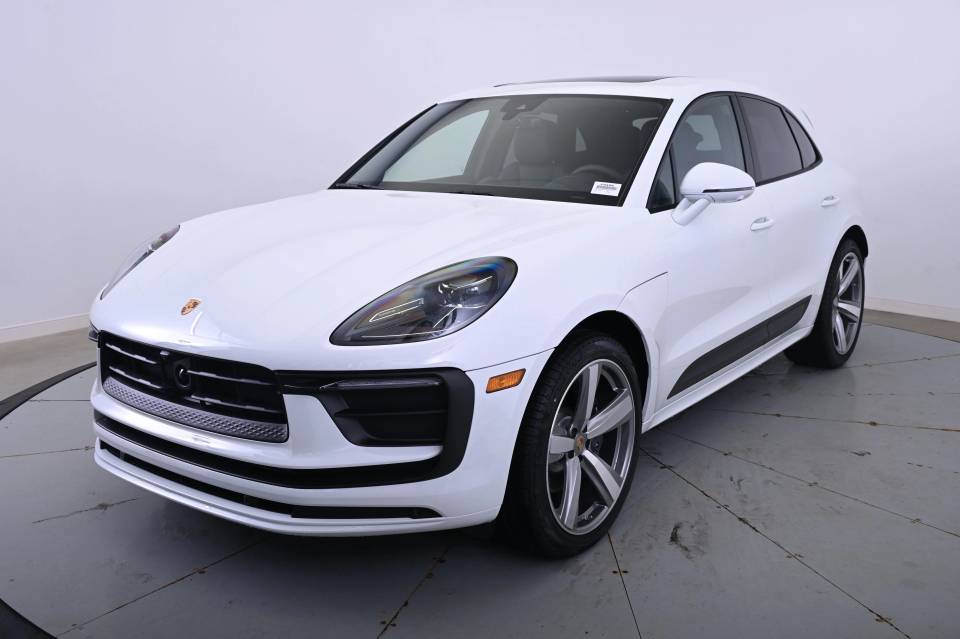 2025 Porsche Macan Base
