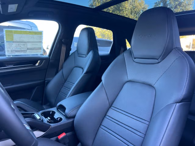 2026 Porsche Cayenne Turbo E-Hybrid - Photo 34