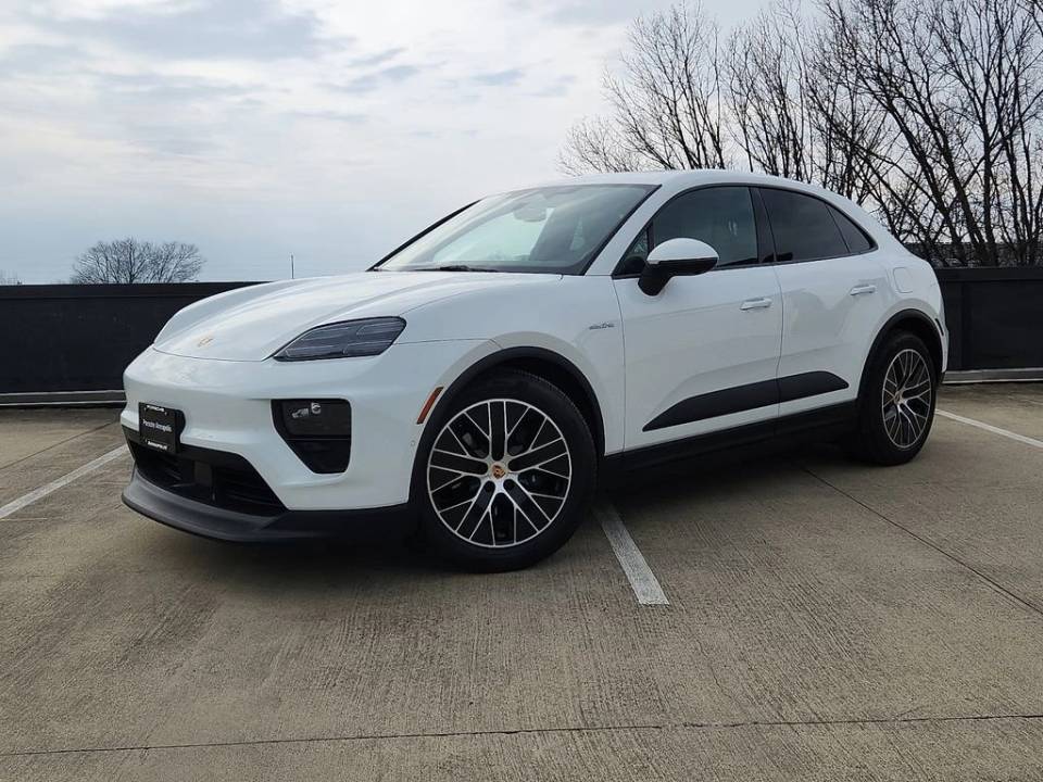 2025 Porsche Macan Base