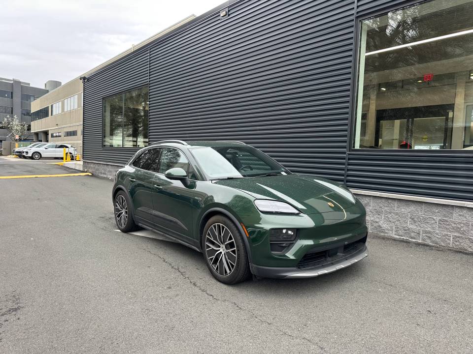 2025 Porsche Macan Base