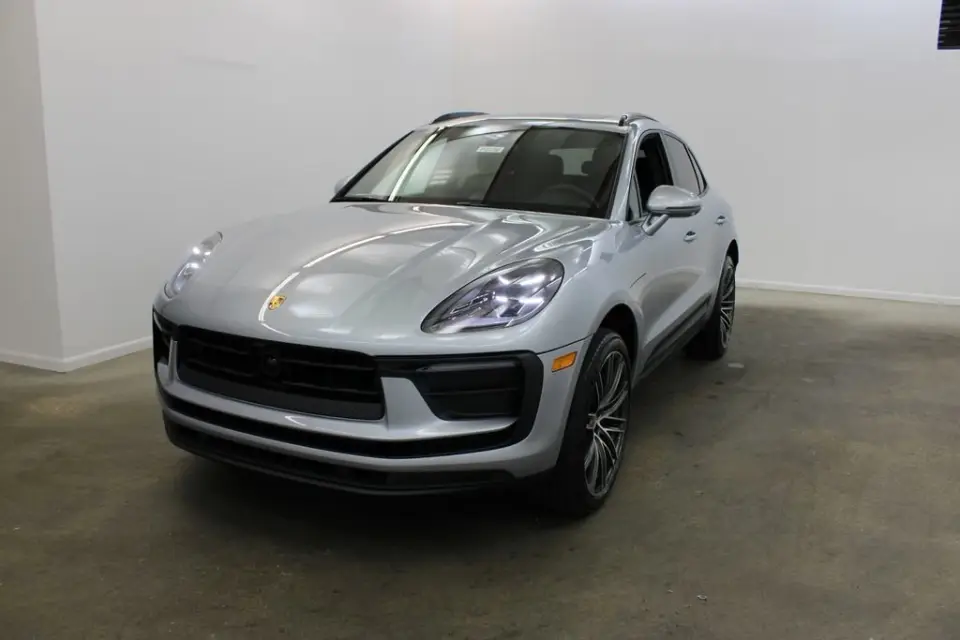 2026 Porsche Macan T - Photo 7