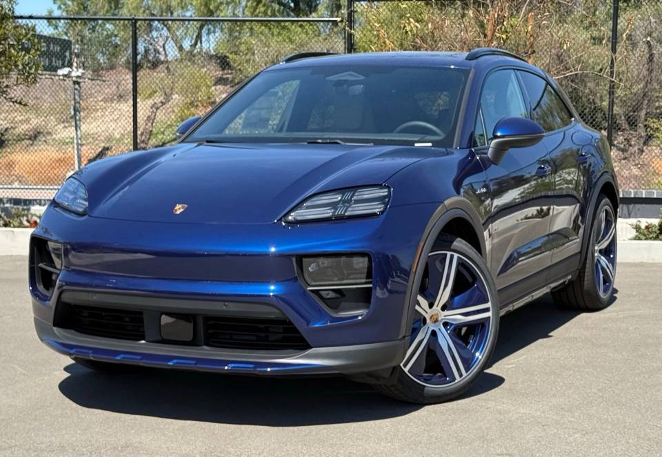 2025 Porsche Macan Base
