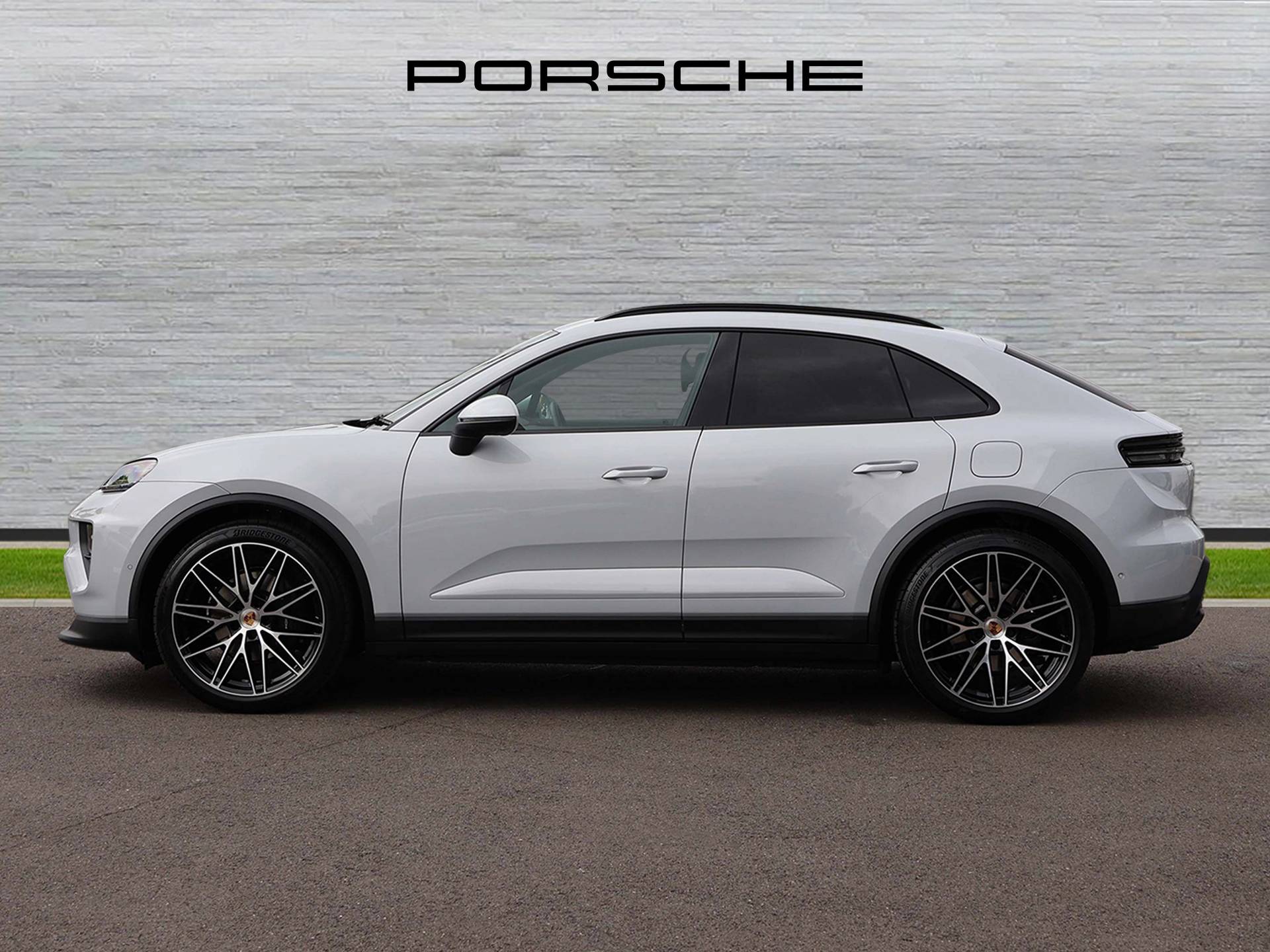 Macan, photo 2 of 26