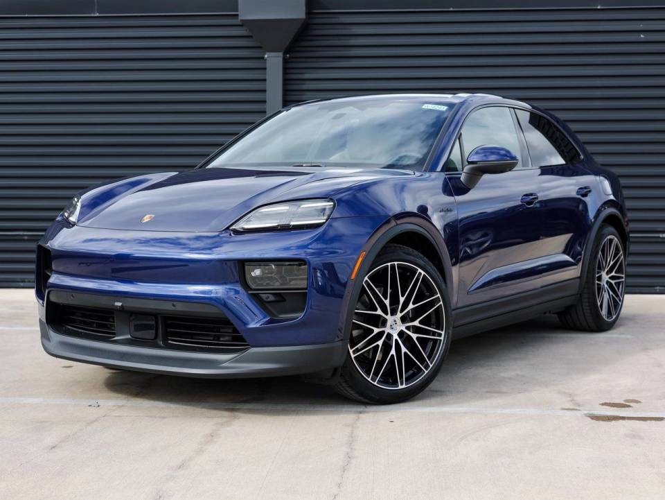2025 Porsche Macan Base