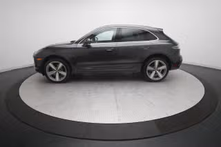 2026 Porsche Macan T - Photo 9
