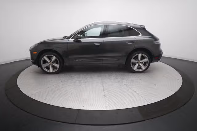 2026 Porsche Macan T - Photo 10
