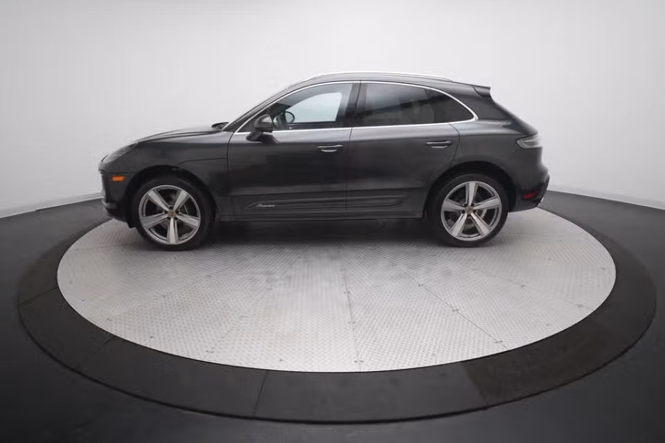 2026 Porsche Macan T - Photo 11