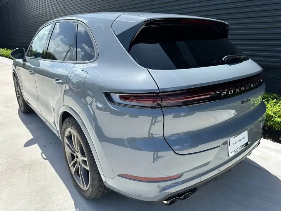 2025 Porsche Cayenne Turbo E-Hybrid - Photo 23