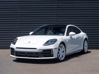 2024 Porsche Panamera 4's photo