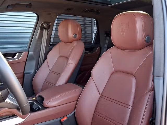 2025 Porsche Cayenne Turbo E-Hybrid - Photo 34