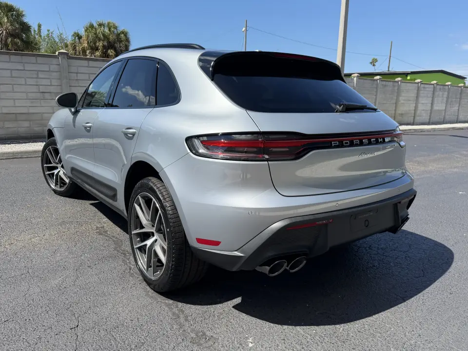 2026 Porsche Macan T - Photo 23