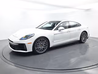 2024 Porsche Panamera 4's photo