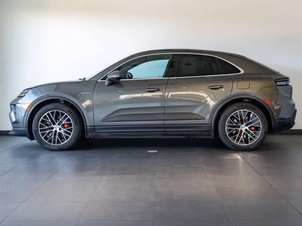 2025 Porsche Macan 11