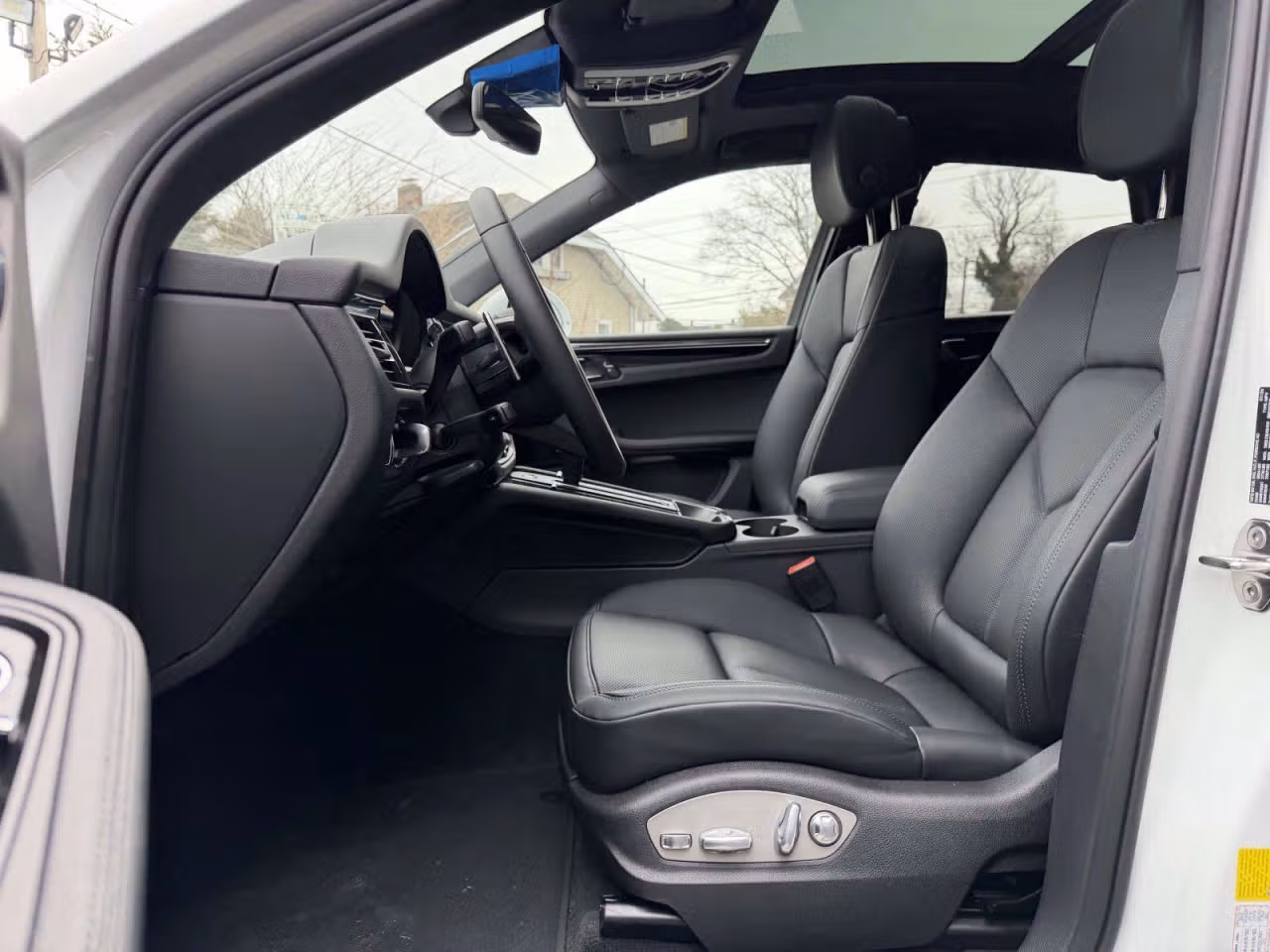 2026 Porsche Macan T - Photo 36