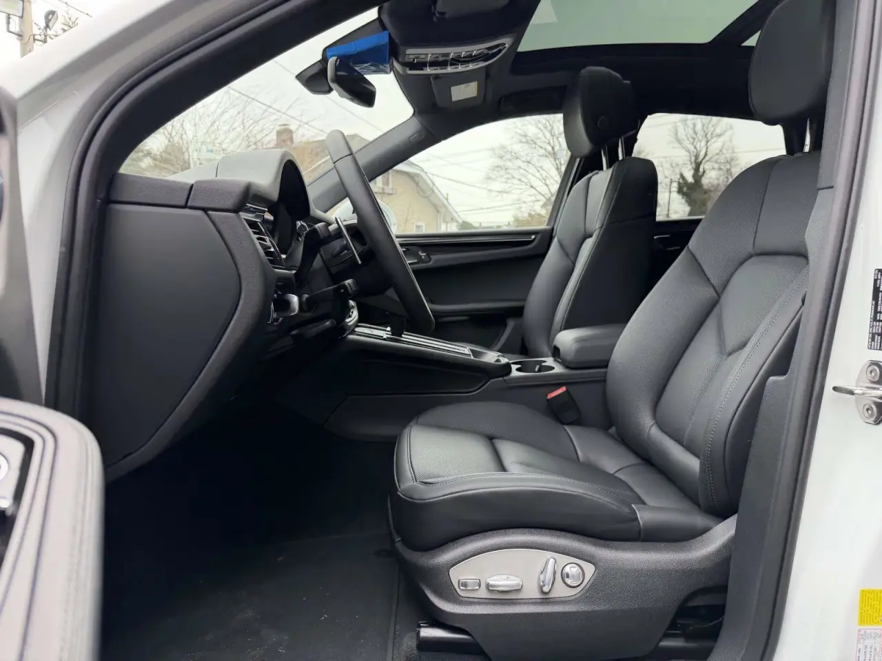 2026 Porsche Macan T - Photo 40