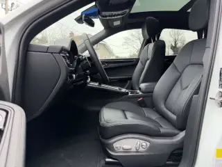 2026 Porsche Macan T - Photo 37