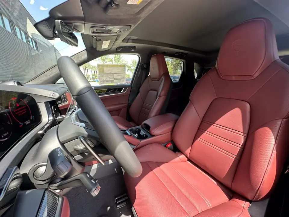 2025 Porsche Cayenne Turbo E-Hybrid - Photo 39