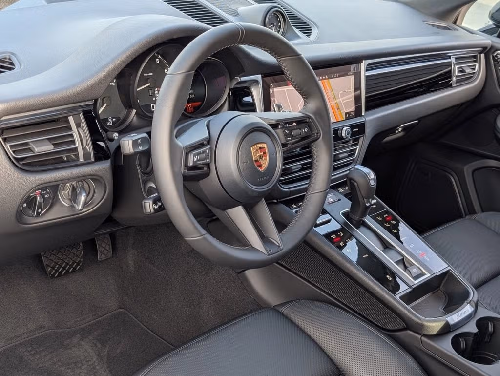 2026 Porsche Macan - Photo 28