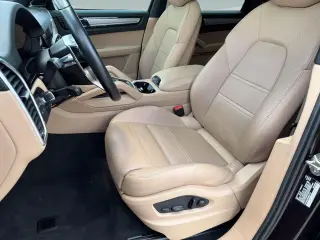 2023 Porsche Cayenne Coup 37