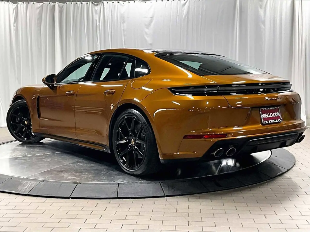 2026 Porsche Panamera 4 E-Hybrid - Photo 24