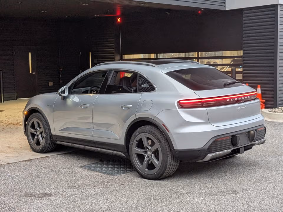 2025 Porsche Macan Base - Photo 19
