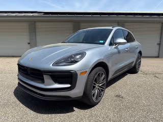 2026 Porsche Macan -'s photo